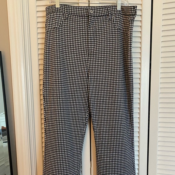 Pants - American Eagle Super High-Waisted Skinny Kick Crop Pants - 16 Short